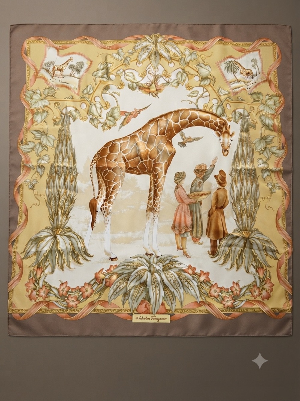 Salvatore Ferragamo Giraffe scarf in Beige, Brown and Gold